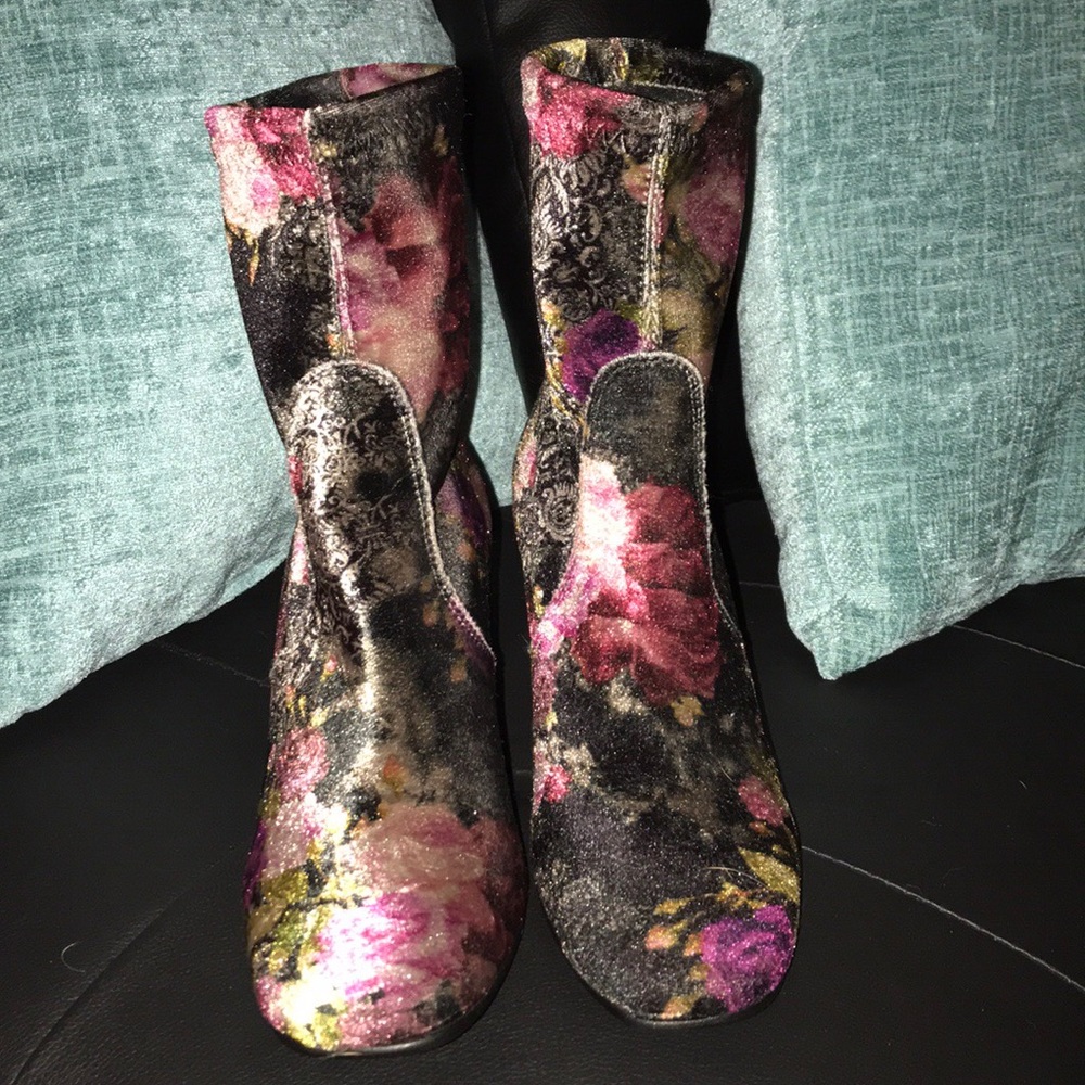 🇨🇮Italian One Of A Kind Silk Bootie🇨🇮